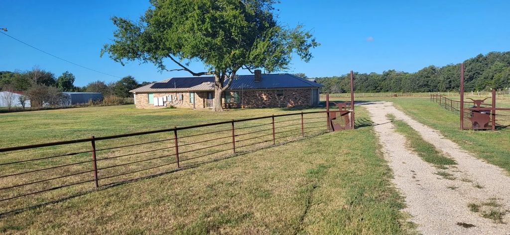 4396 S Farm Road 275 S, Cumby