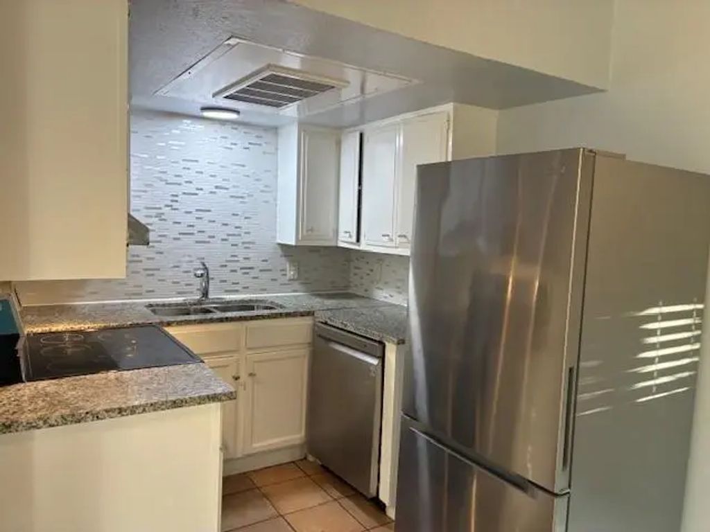 425 S Oak Street 101, Arlington