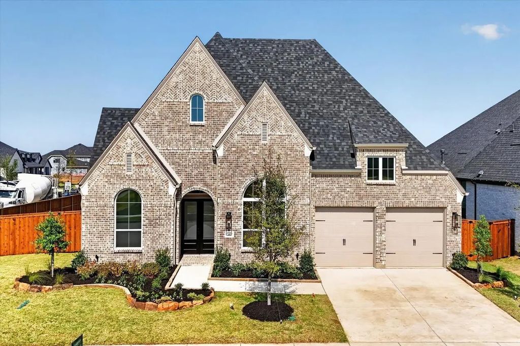 1401 Buttercup Avenue, Aubrey
