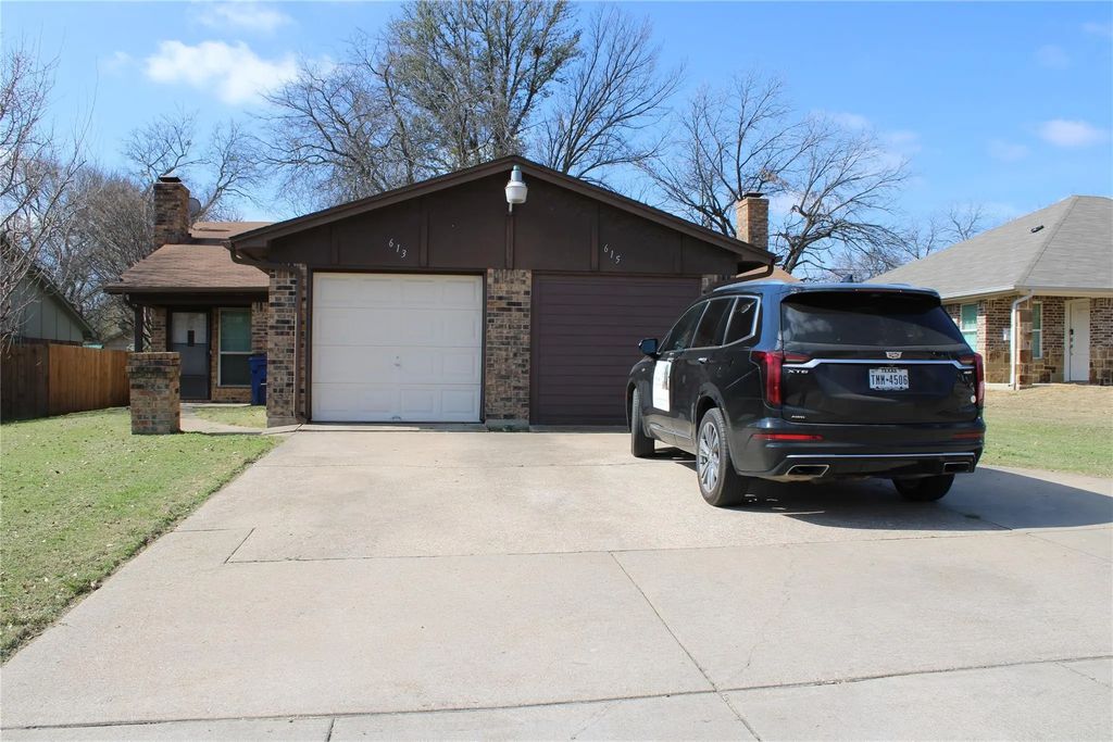 615 Renfro Street, Burleson