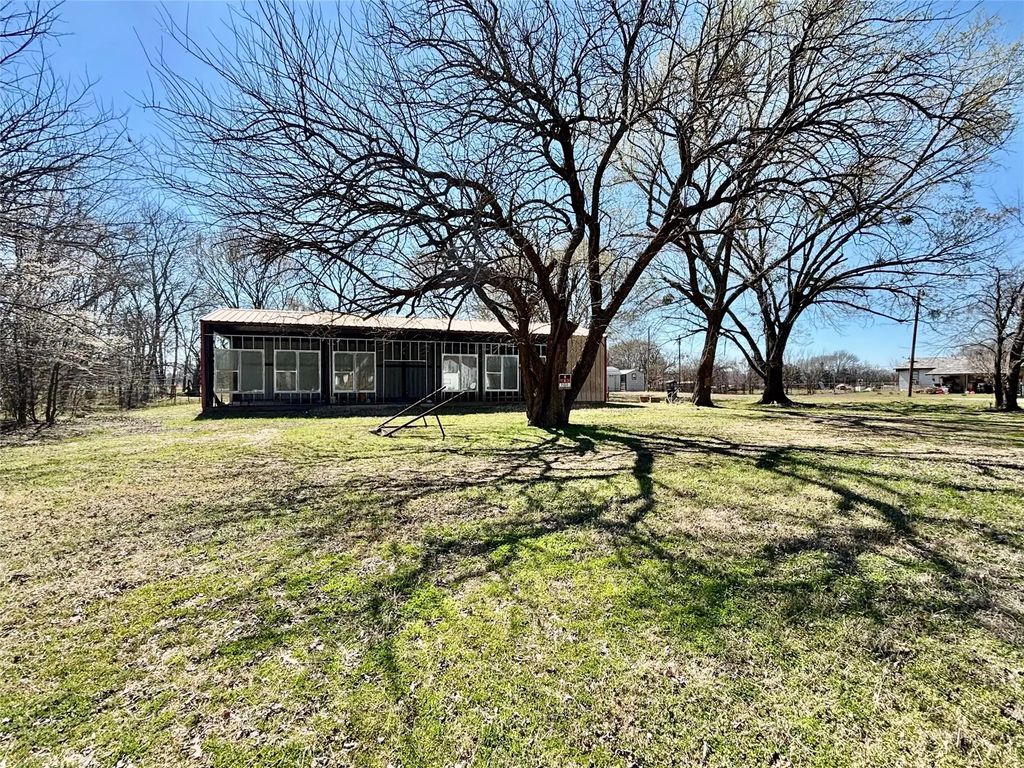 5252 E Fm 1396, Telephone