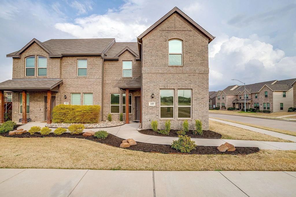 440 Milverton Drive, Fort Worth