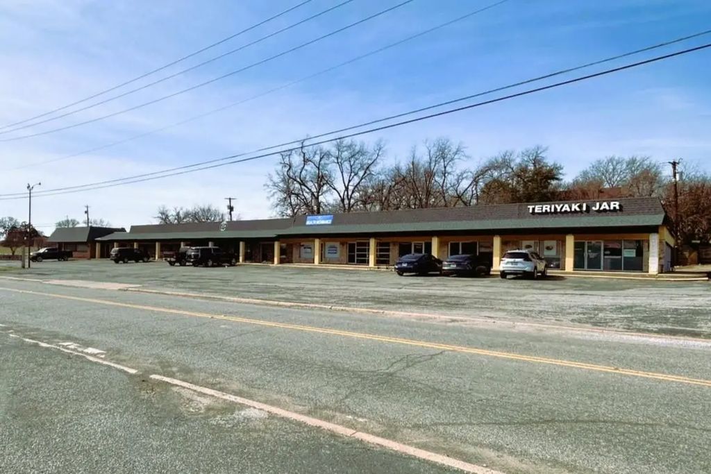 114-134 S Woods Street, Sherman