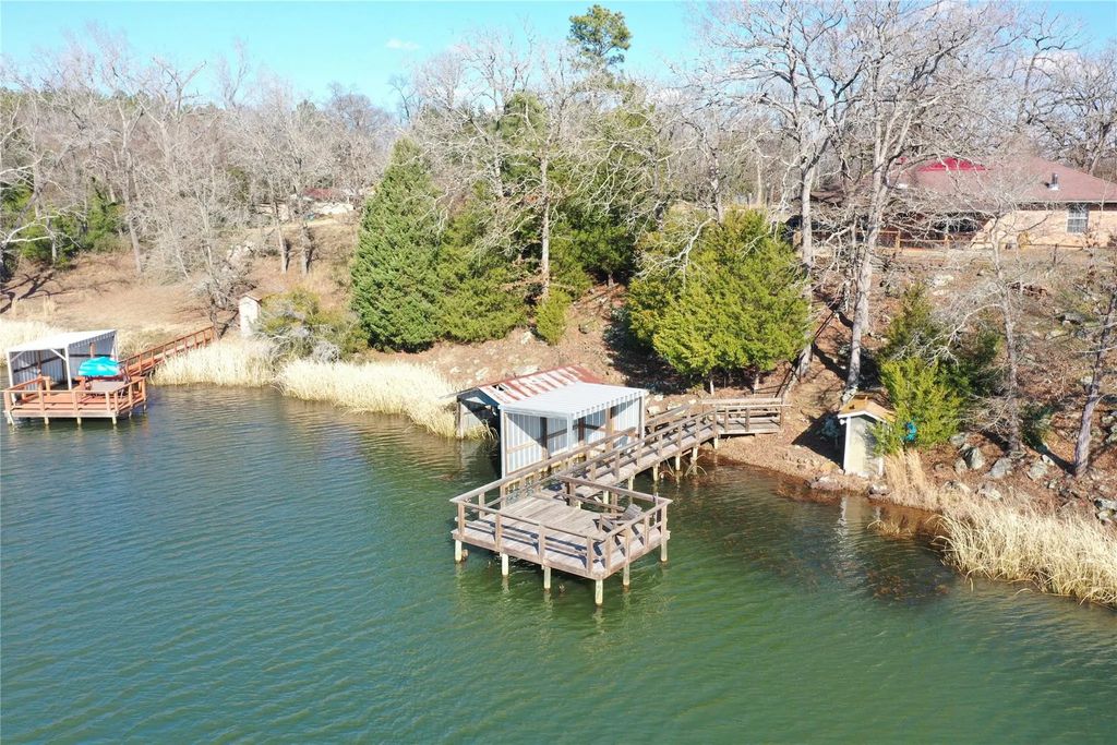 120 Private Road 365, Fairfield
