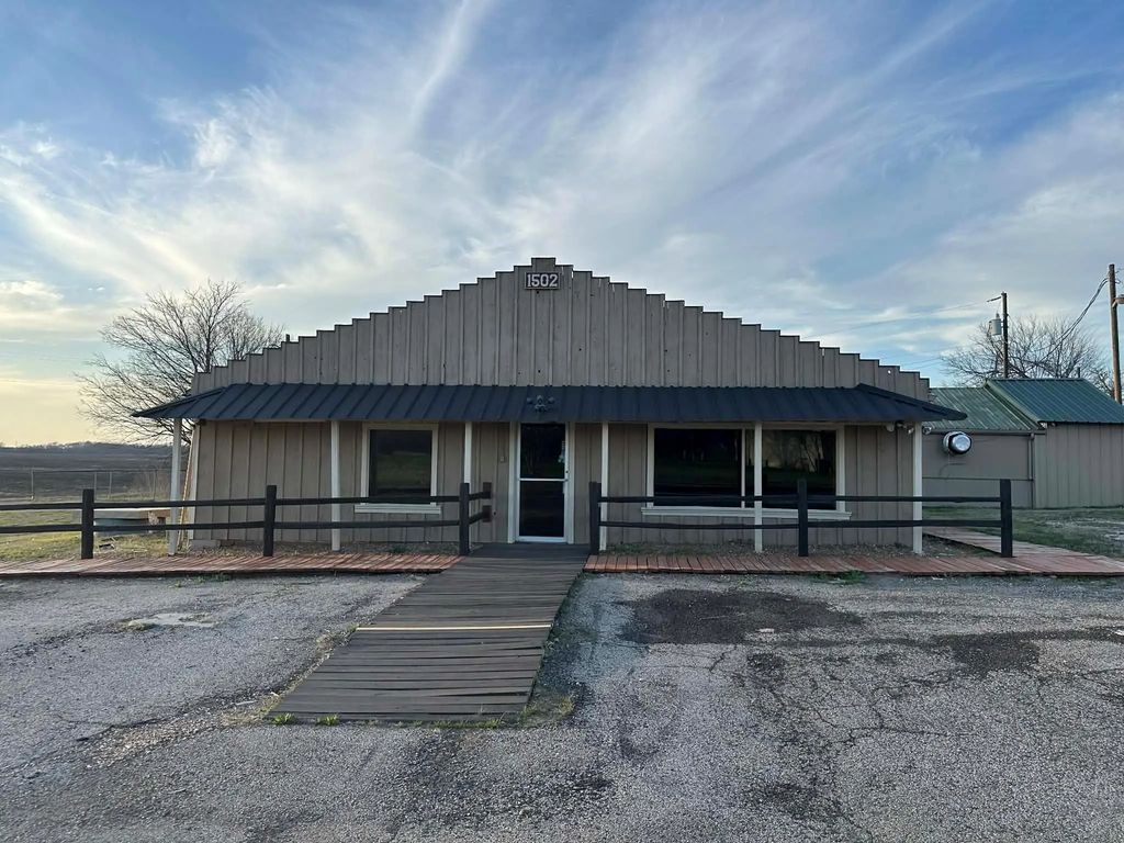 1502 W Main St Street, Honey Grove