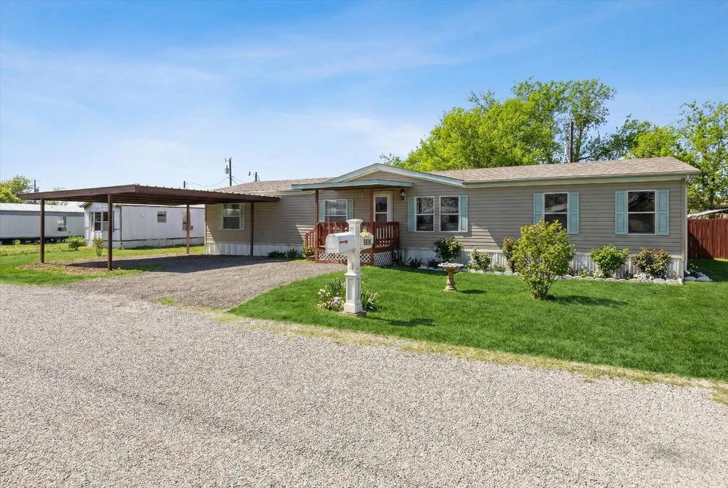 900 Flamingo Road, Granbury