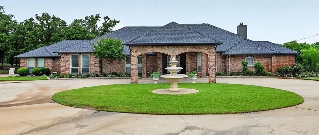 7401 Bent Trail, Mansfield