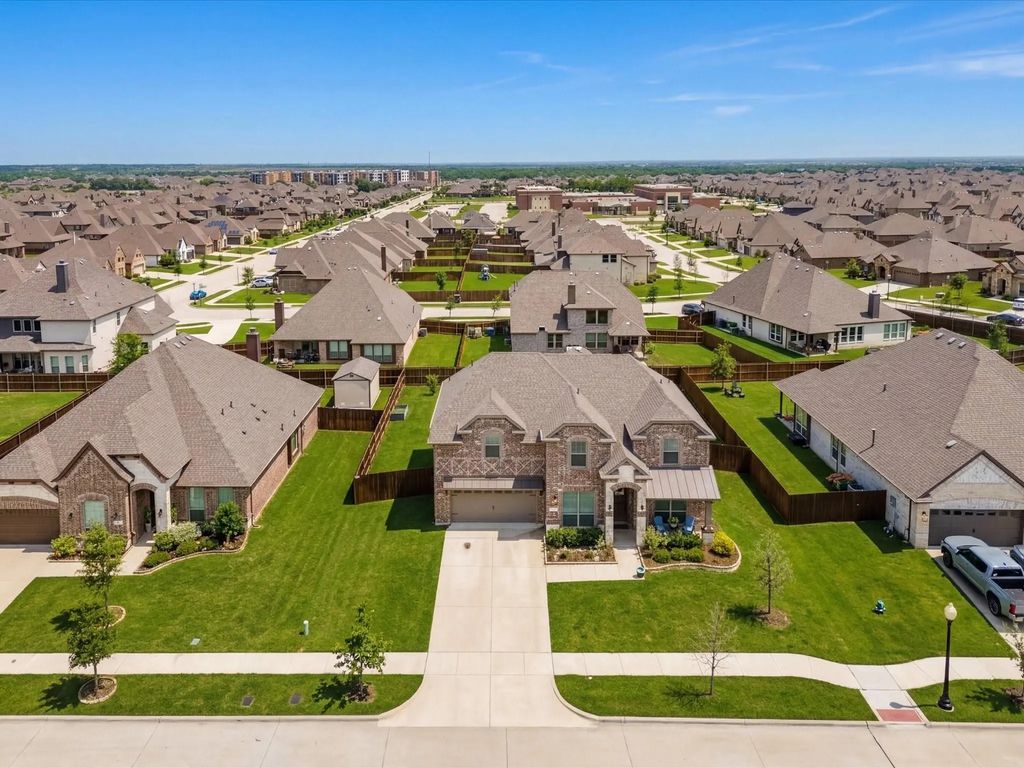 602 Dean Box Drive, Waxahachie