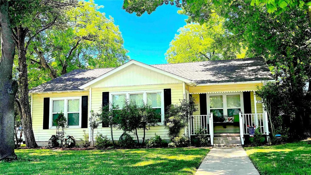 2511 Greenway Drive, Brownwood