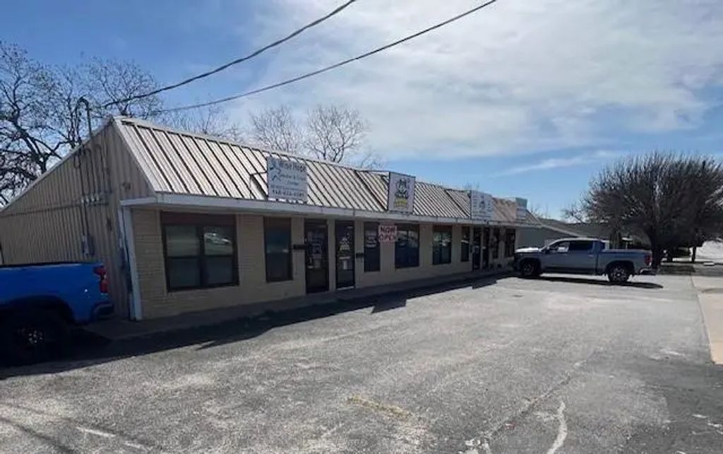 1123 Highway 59 N, Bowie