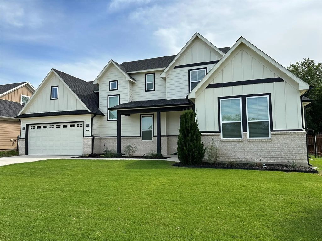 306 Village Way, Argyle