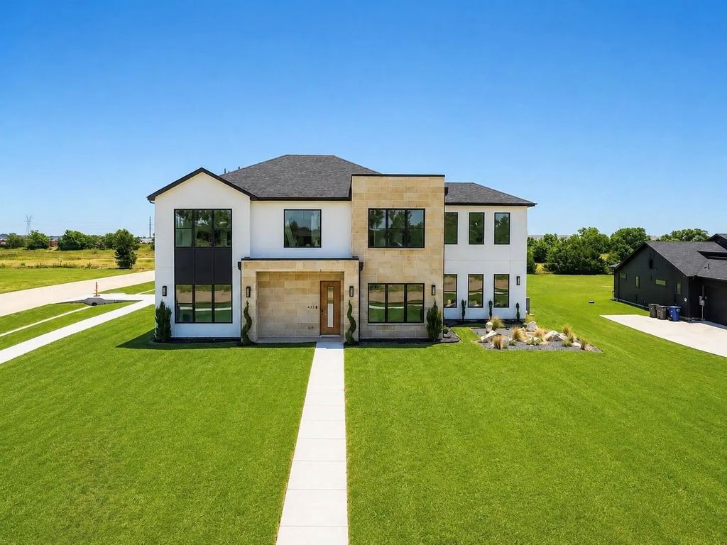 436 Whispering Way, Red Oak