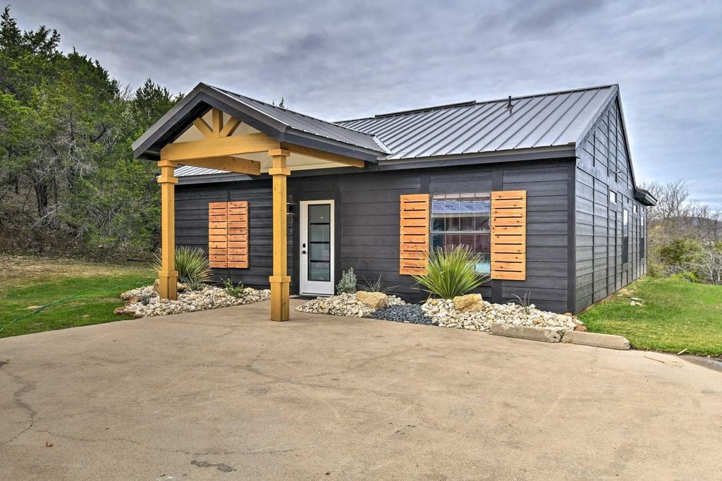1782 Fm 2951 17, Graford