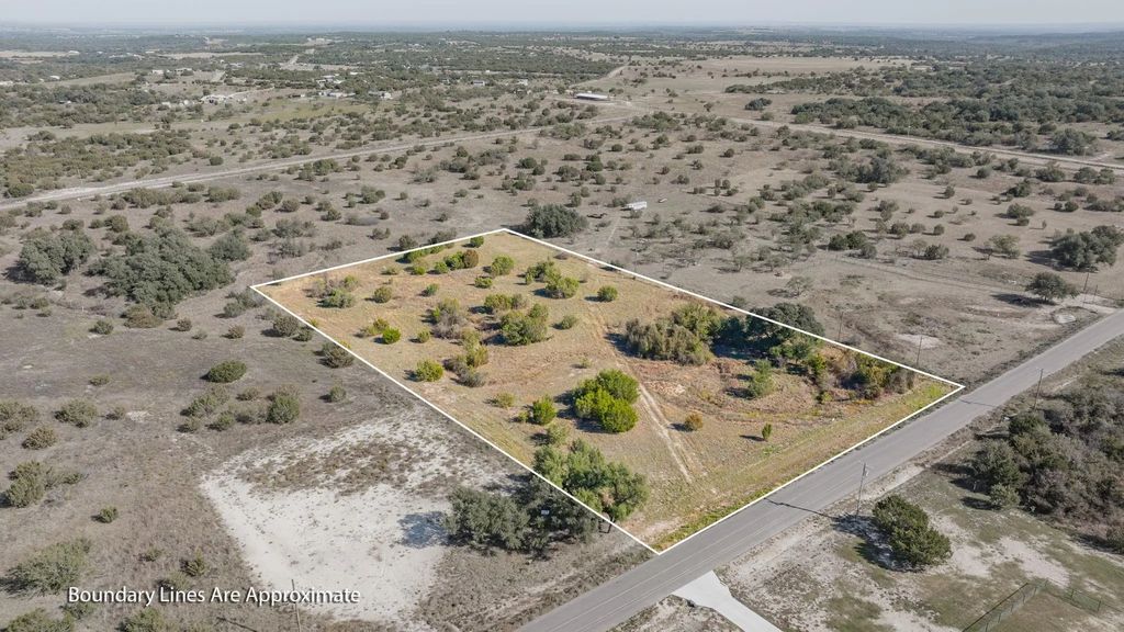 121 Gilmore Court, Lipan