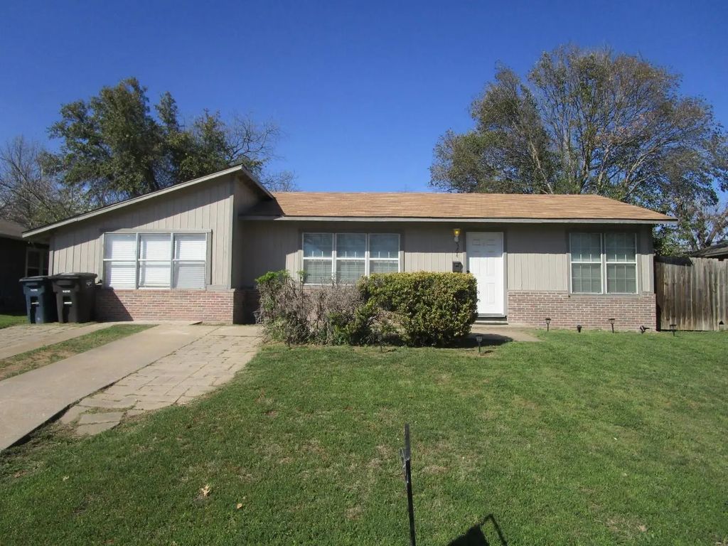 5204 Curzon Avenue, Fort Worth