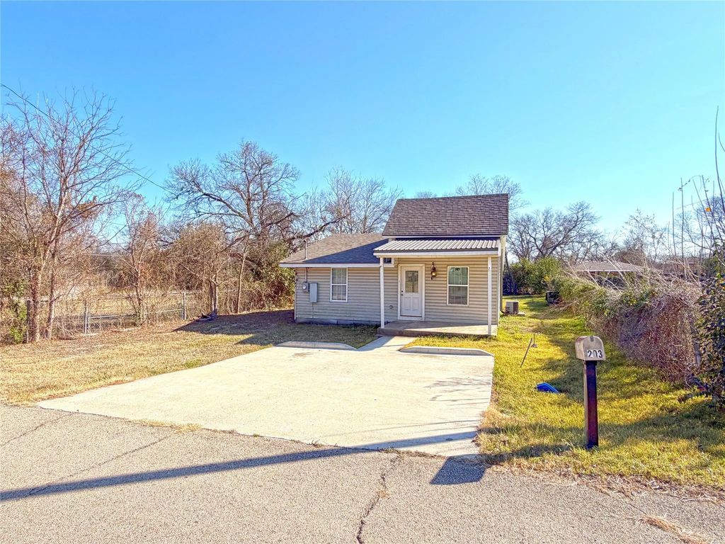 203 W Nolan Street, Lorena