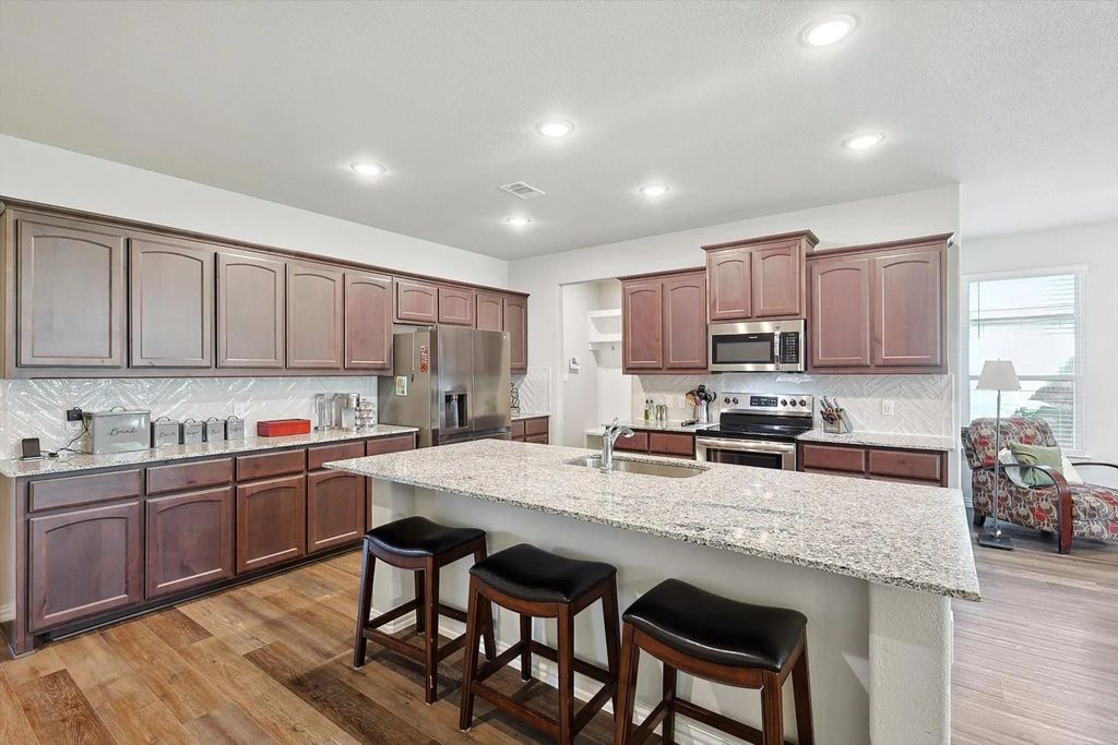 808 Feather Edge, Springtown