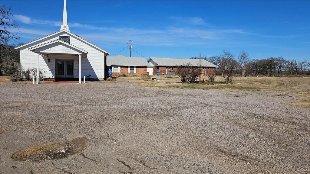 1215 W Cedar Creek Parkway, Kemp