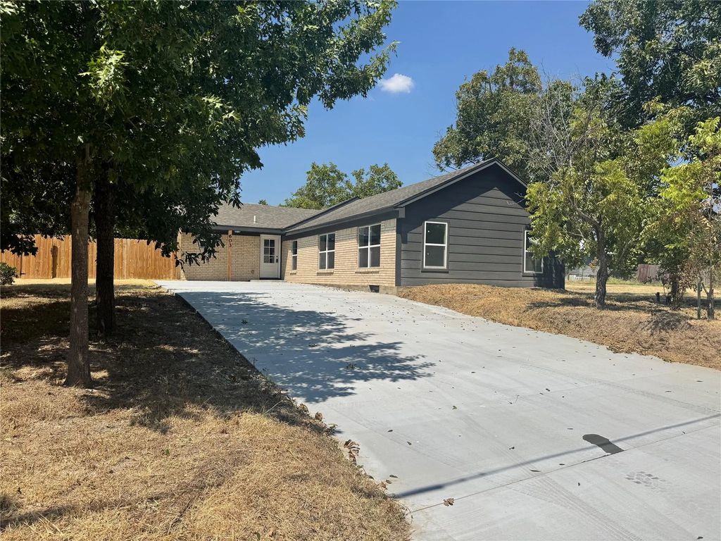 603 N Pearl Street, Comanche