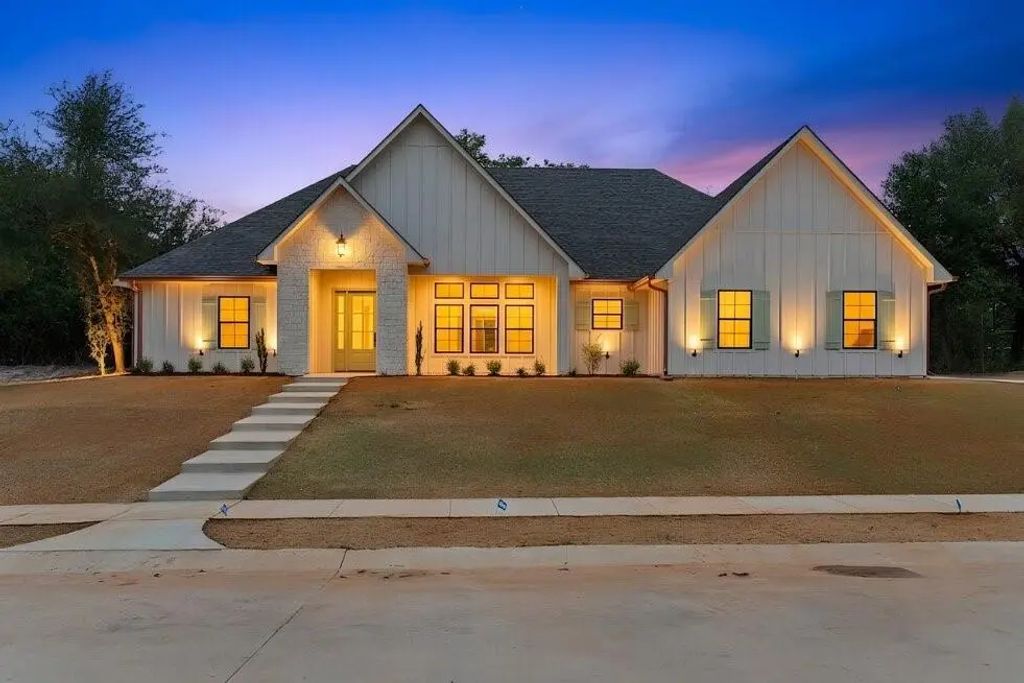 17300 Woodcrest Circle, Lindale