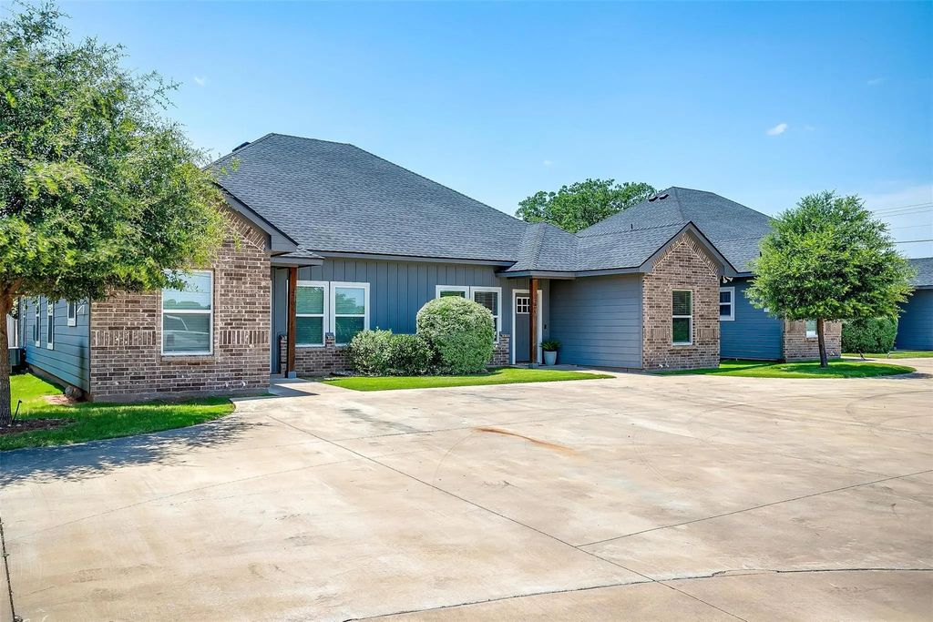 2708 James Road, Granbury