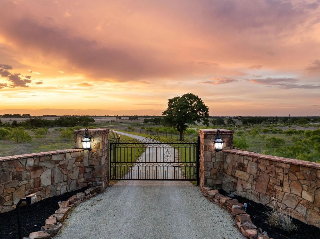 2454 W Sh 380, Jacksboro
