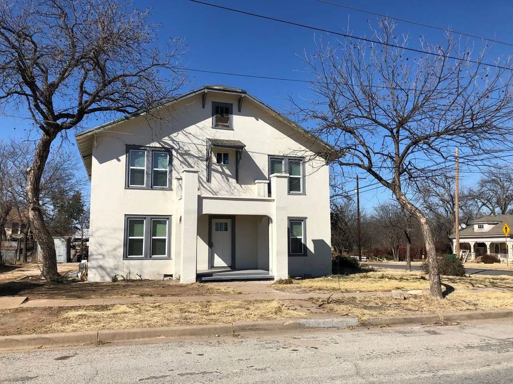 502 Cottonwood Street, Coleman