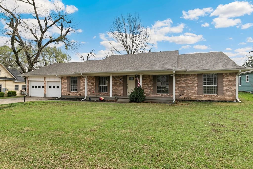 214 Center Street, Whitesboro