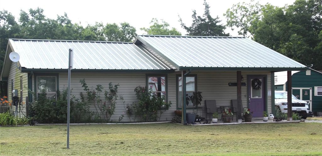 402 Cleveland Street, Bailey