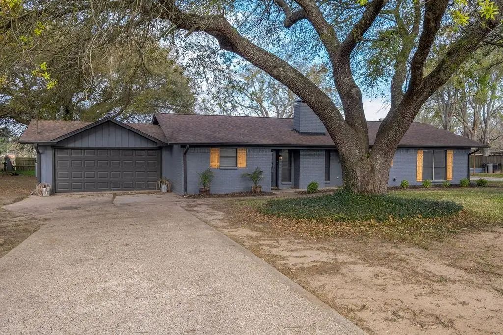 209 Chestnut Drive, Van