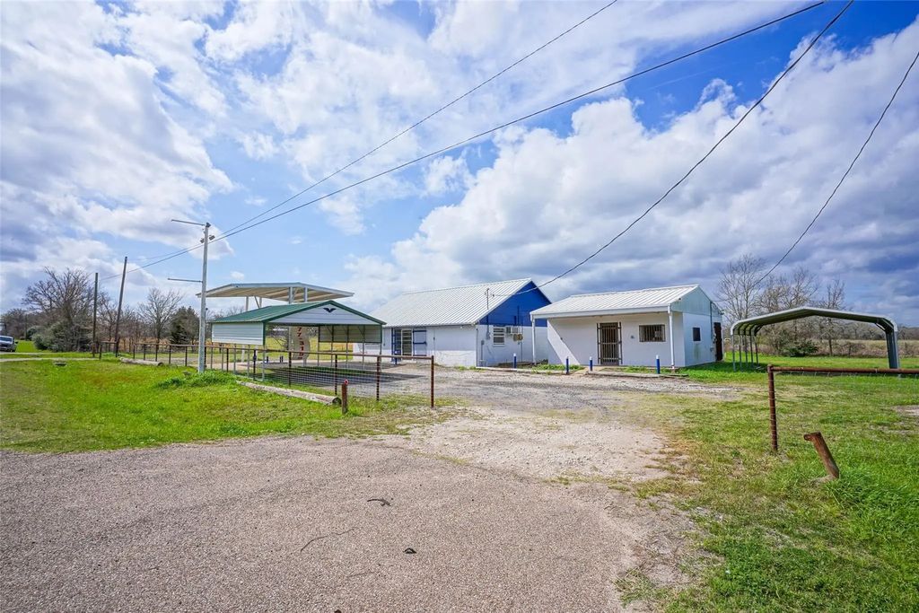 11833 Highway 90 N, Bedias