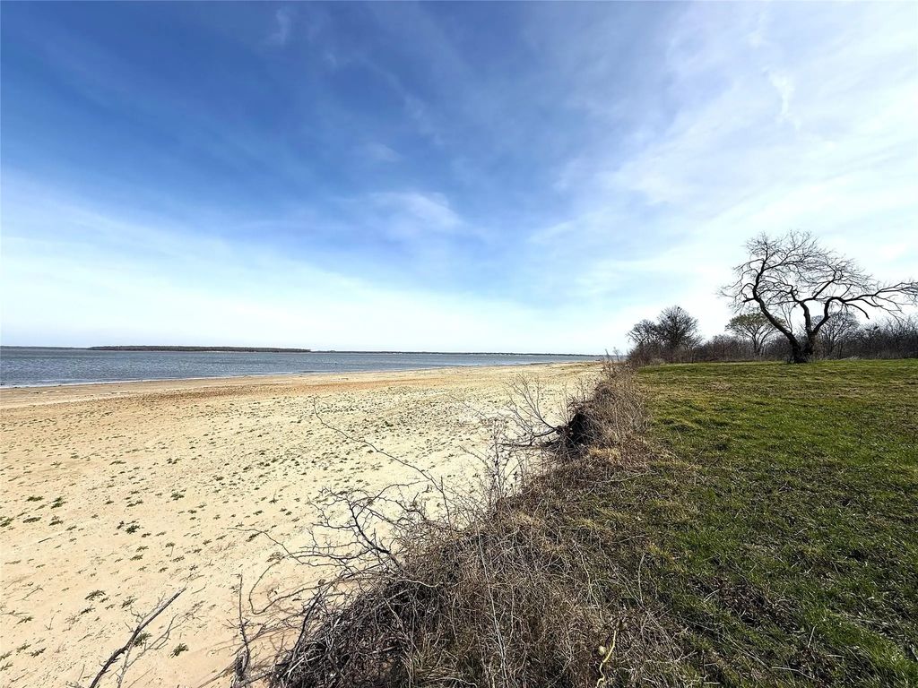 8437 Edgewater Drive, Kemp