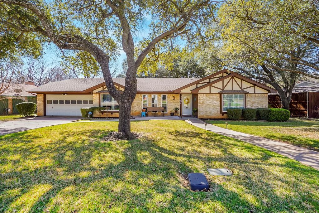 1822 E Cedar Elm Drive, Arlington