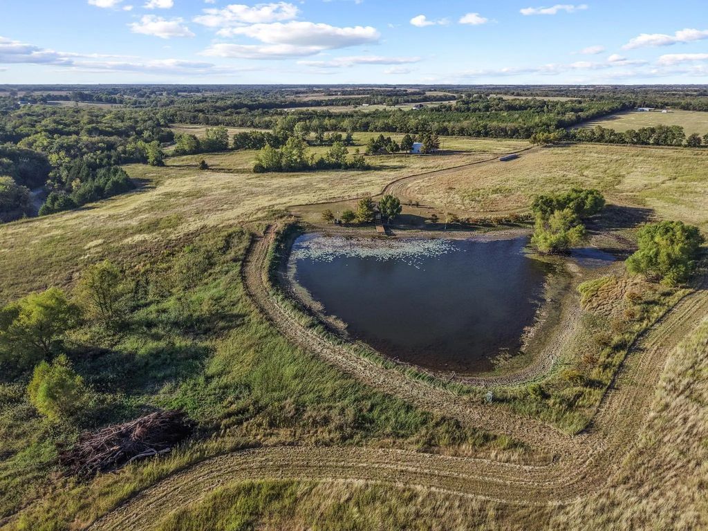 300 Co Rd 27100, Honey Grove