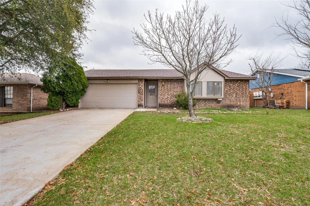 2922 E Pepperidge Drive, Lancaster