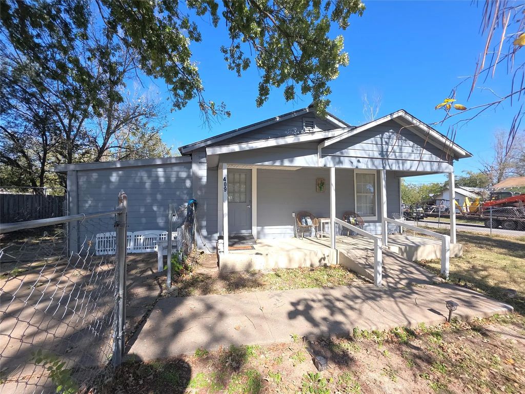 409 E Houston Street, Mexia