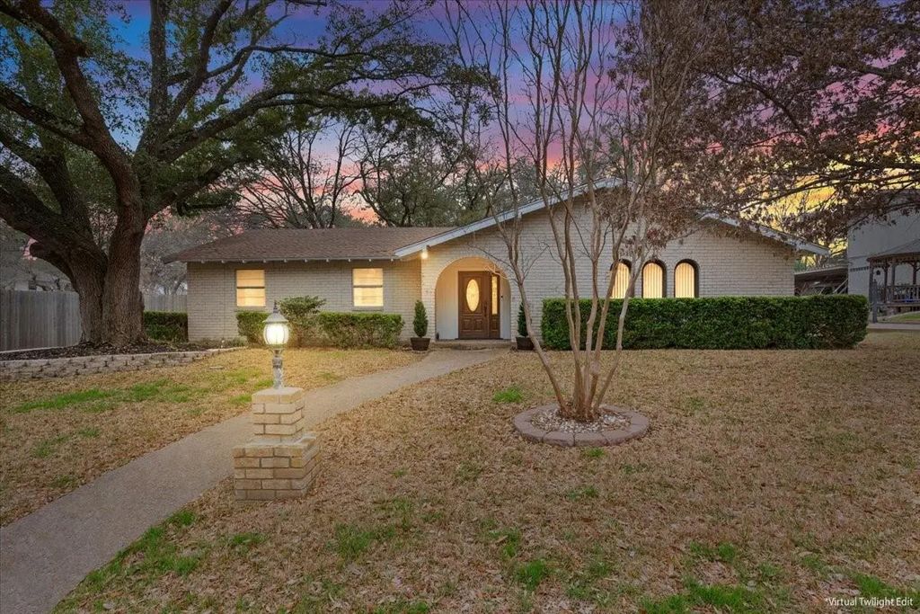 120 Wooded Crest Drive, Woodway