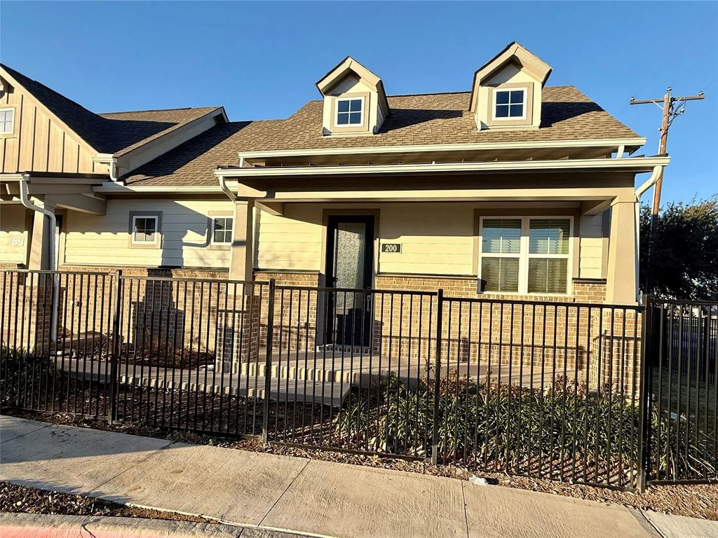 760 W Bedford Euless Road 200, Hurst