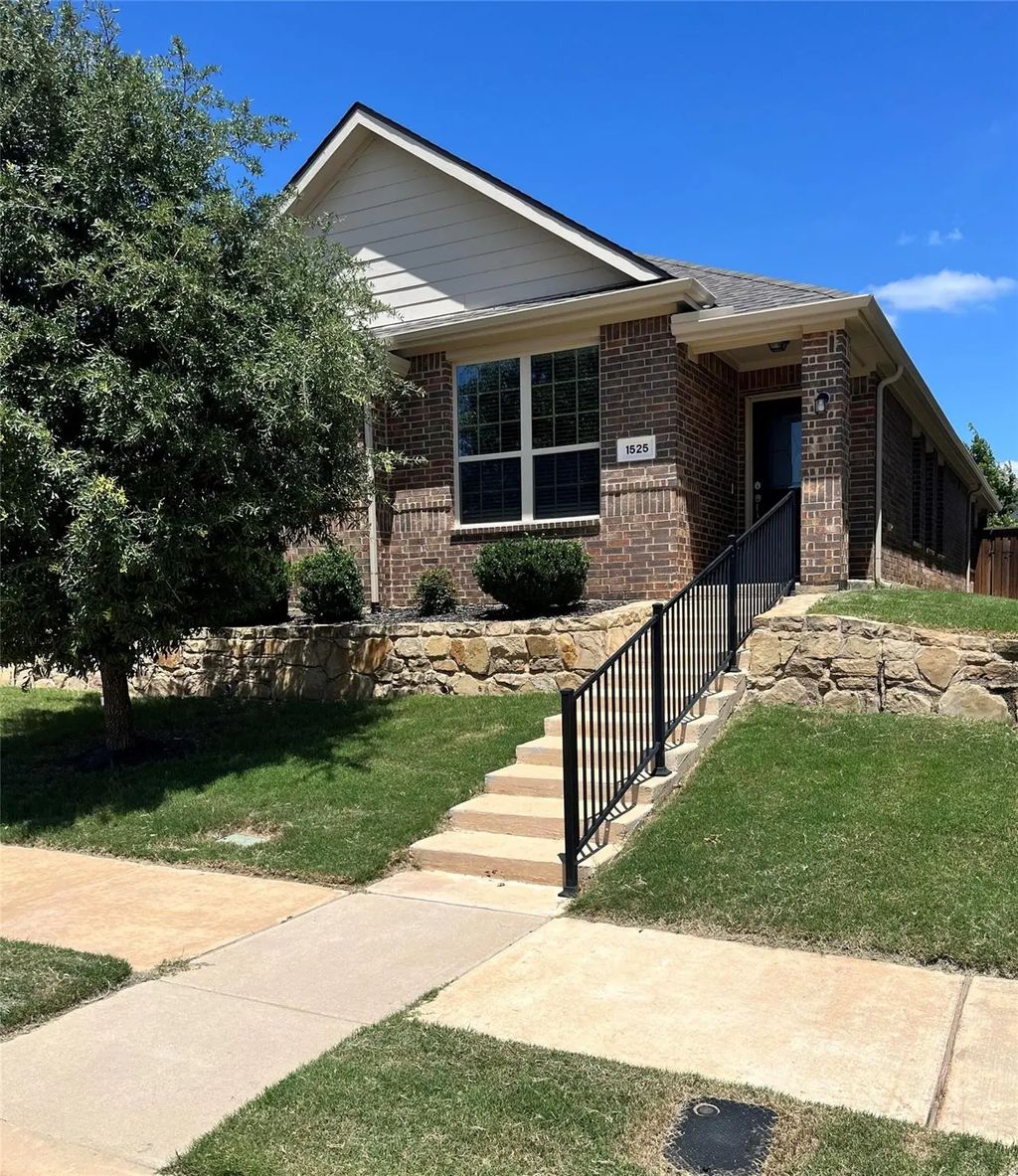 1525 Acmite Avenue, Cross Roads