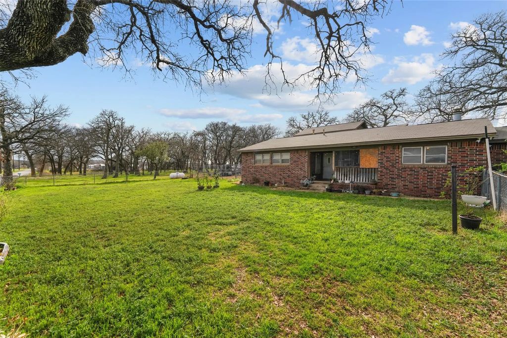 1051 Lynch Bend Road, Springtown
