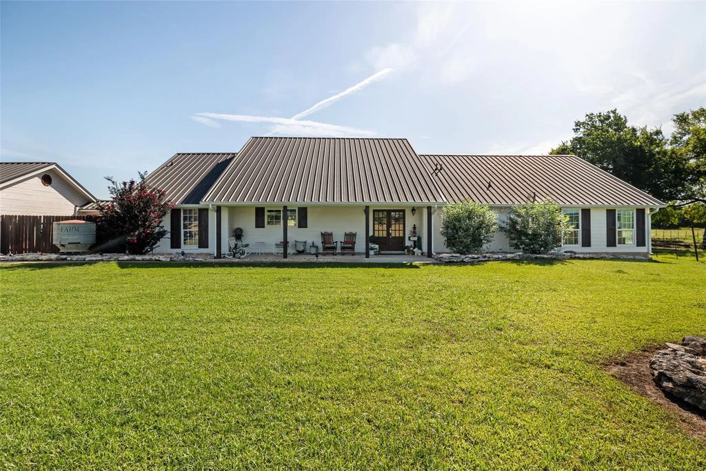 5100 Highway 144, Walnut Springs