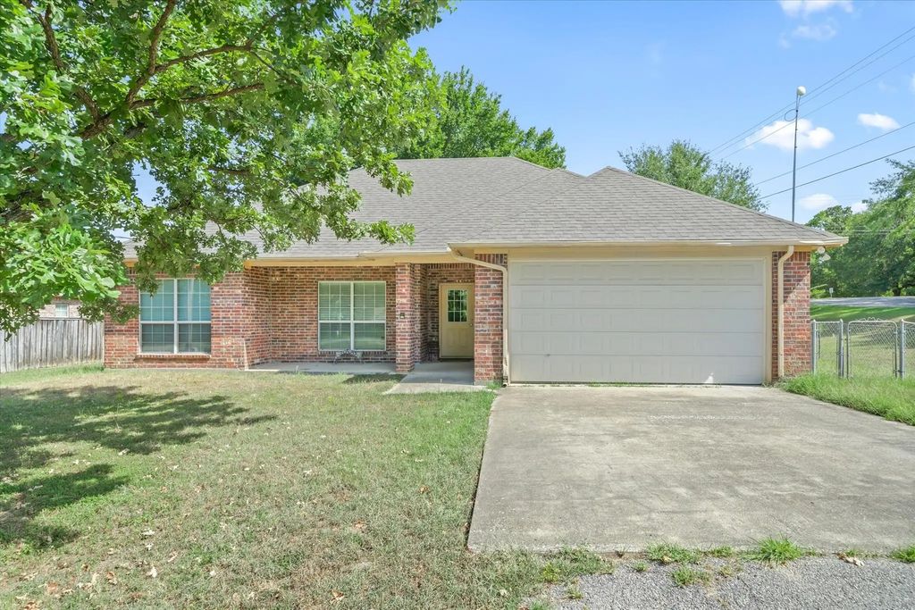 400 Bent Creek Dr, Grand Saline