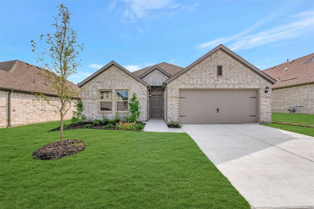725 Grand Dale Drive, Lavon