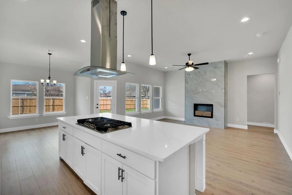 340 E Marshall Court, Palmer