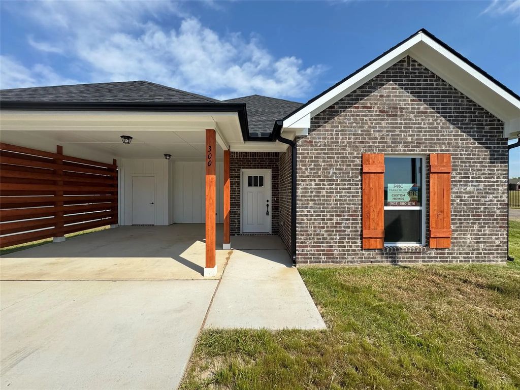300 Rike Road, Mabank