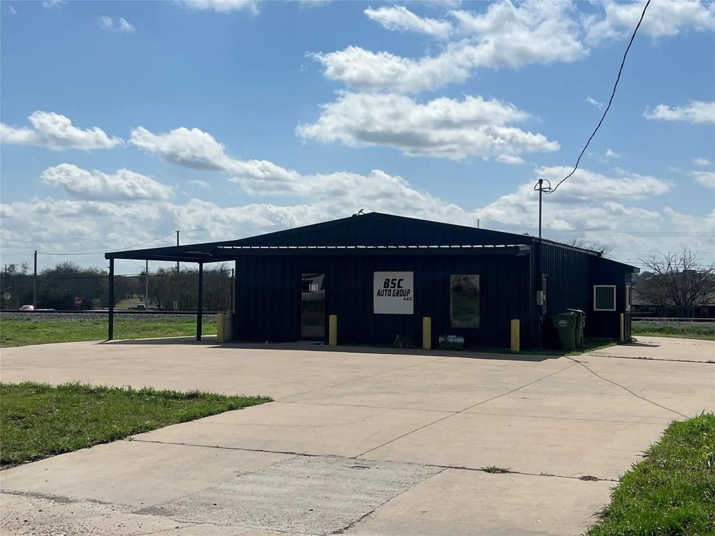 300 E Railroad Avenue, Godley