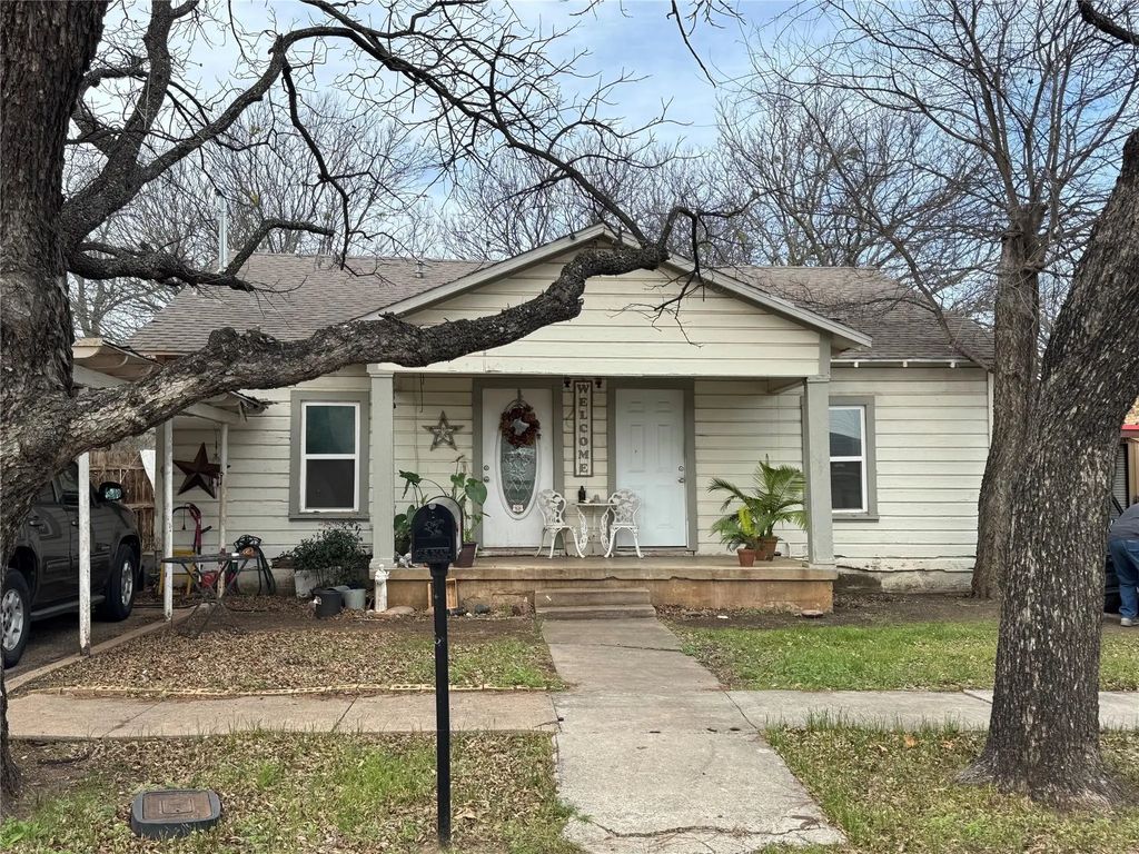 111 N Nueces, Coleman