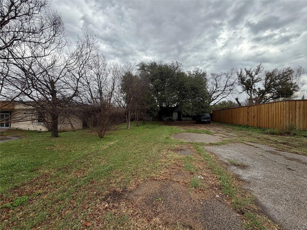 2571 Valley View Lane, Farmers Branch