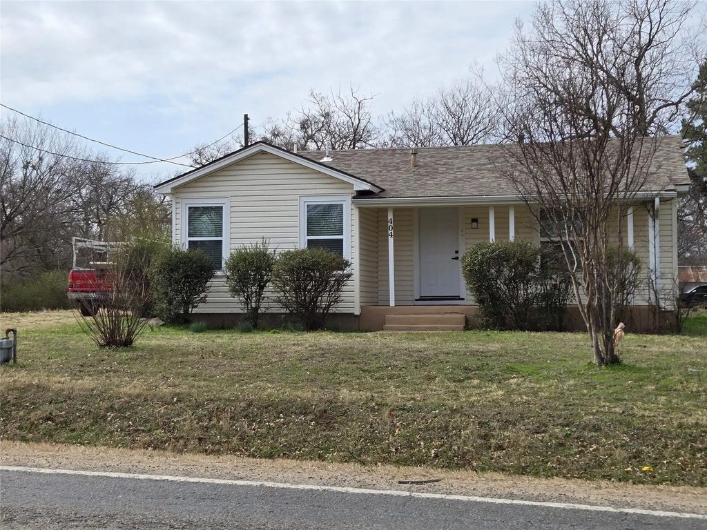 404 S Pecan Street, Bells