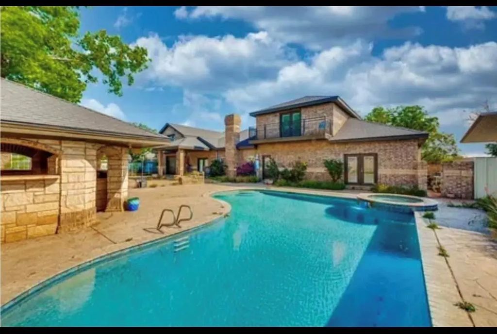 5122 S County Road 1183, Midland
